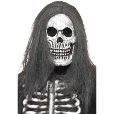Luguber doodshoofd masker met haar