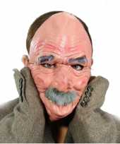 Latex masker van een oude man